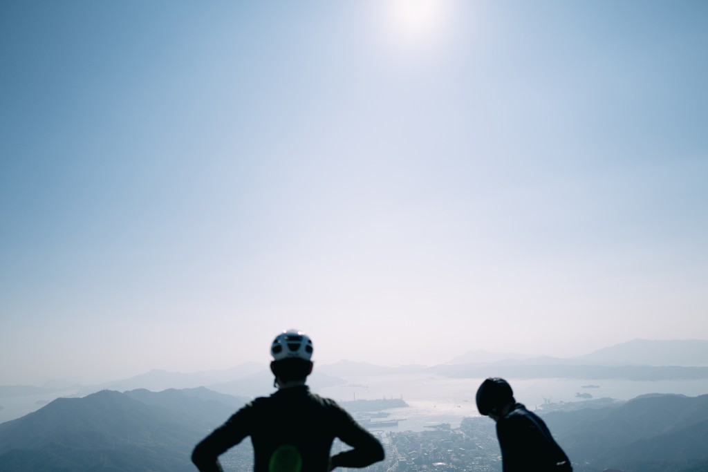 灰ヶ峰は標高737mあり、サイクリングでヒルクライムも楽しめます