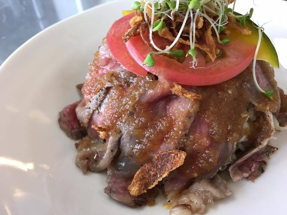 好評！「国産和牛ステーキ丼」是非ご賞味下さい