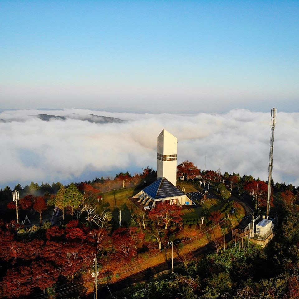 雲海と紙ヒコーキ・タワー