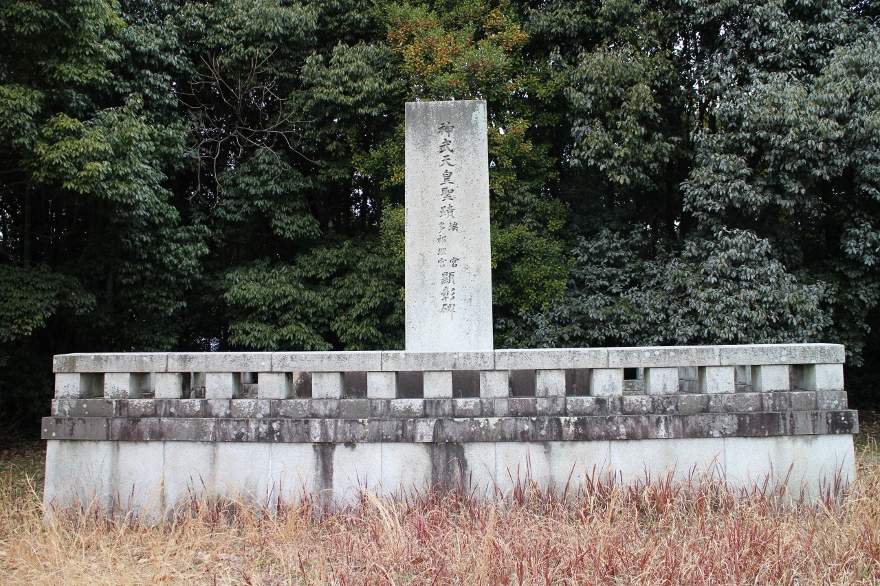 神武天皇記念碑　紀元2600年を記念して全国の神武天皇ゆかりの地に建てられた石碑