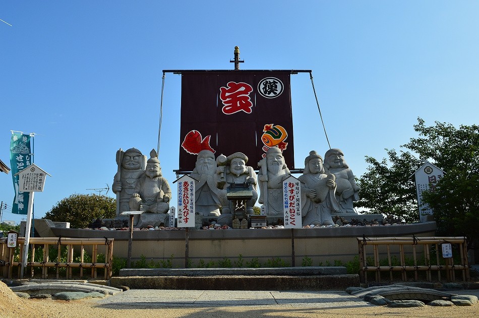 大山神社には、縁結びの神様「だいこく」と商いの神様「えびす」の二福神