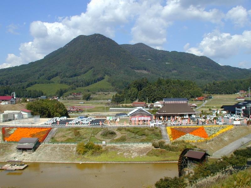 どんぐり村から見た龍頭山全景