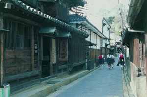 題名    鞆の街並み    前原 専ニ゙ 鞆の浦の町並み | 【公式】広島の観光・旅行情報サイト Dive