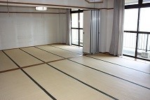 14畳が3室(仕切りを除くと42畳の大広間になります。)と15畳が1室あります。宿泊にご利用ください。