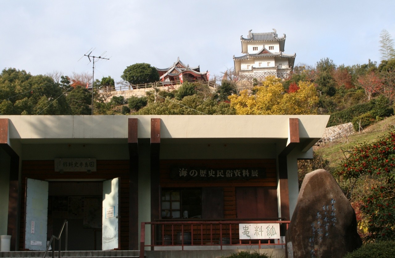 因島史料館と因島水軍城全景