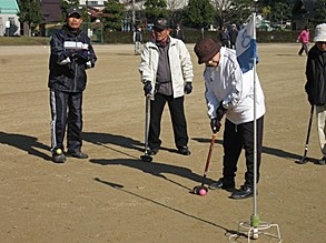 高齢者に大人気「グラウンドゴルフ」