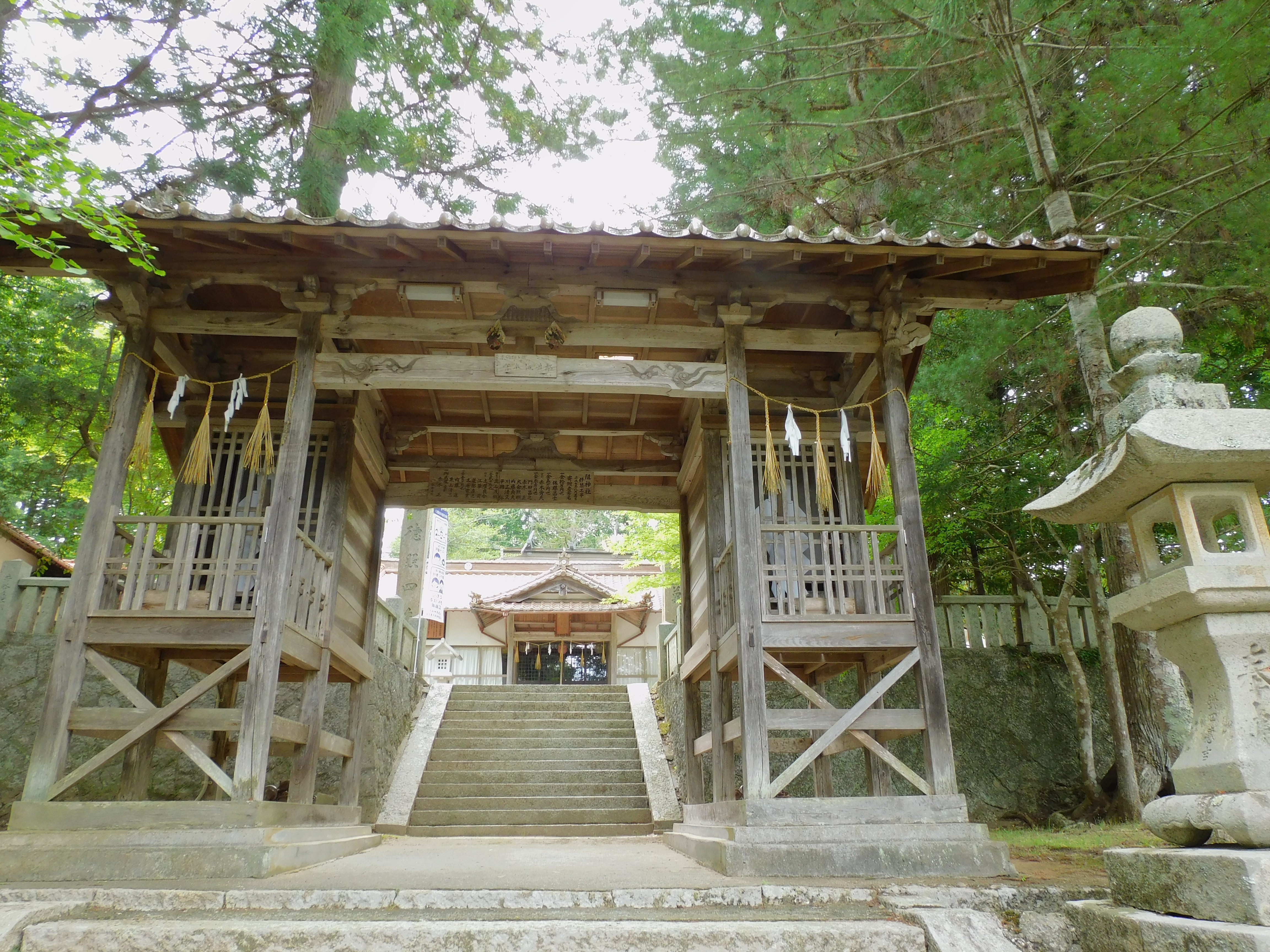 鶴岡八幡神社の山門
