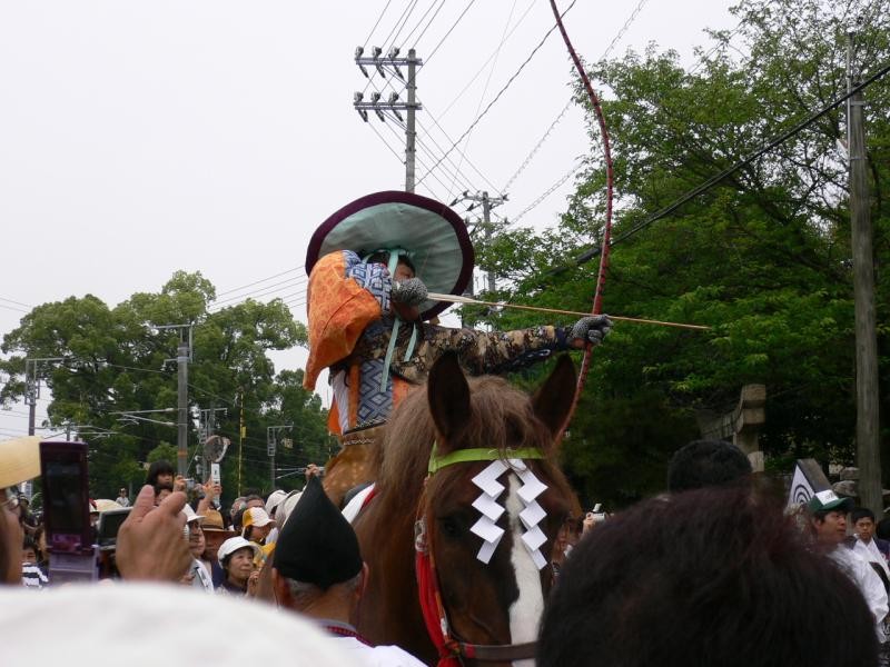 嚴島神社の写真（摂社、末社を含む）を掲載される場合には、別途、「嚴島神社」社務所への掲載許可手続きが必要です。※掲載手続きについては、「郵送」で嚴島神社社務所と直接やりとりを行ってください。