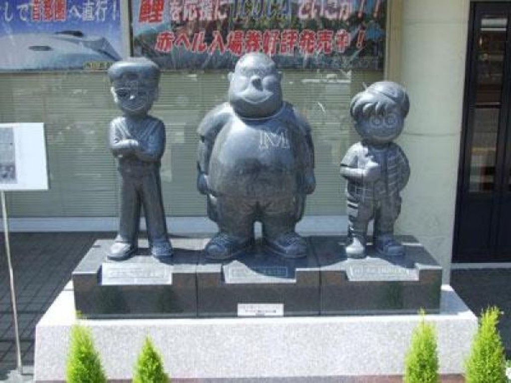 ズッコケ三人組のモニュメント(JR西広島駅) | 【公式】広島の観光
