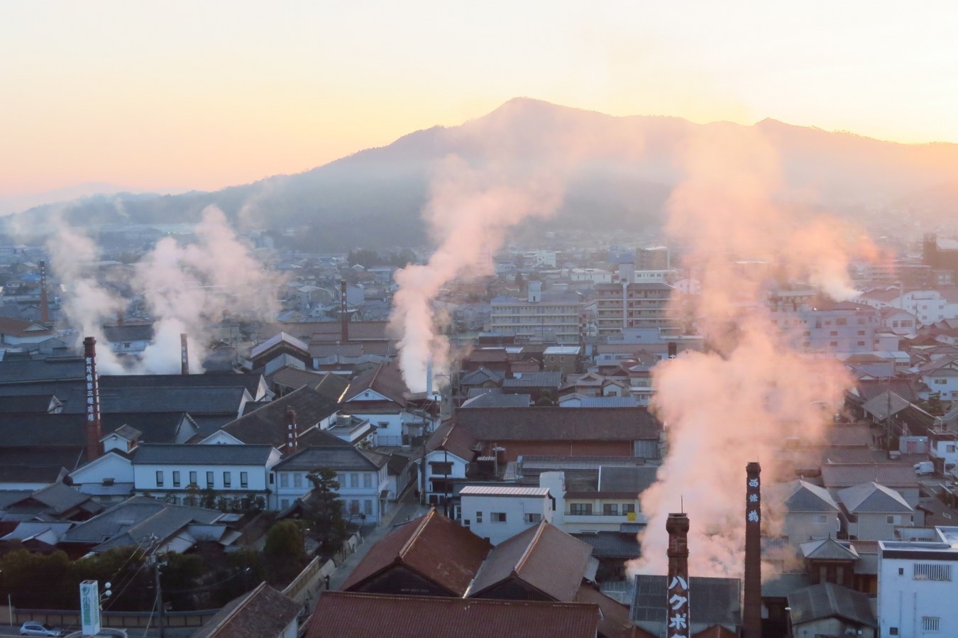 広島県で5番目に大きく、年々人口が増えている東広島市。外国人の居住率県内No.1の国際色豊かな地域。４つの大学を有し、学園都市としても発展しています。