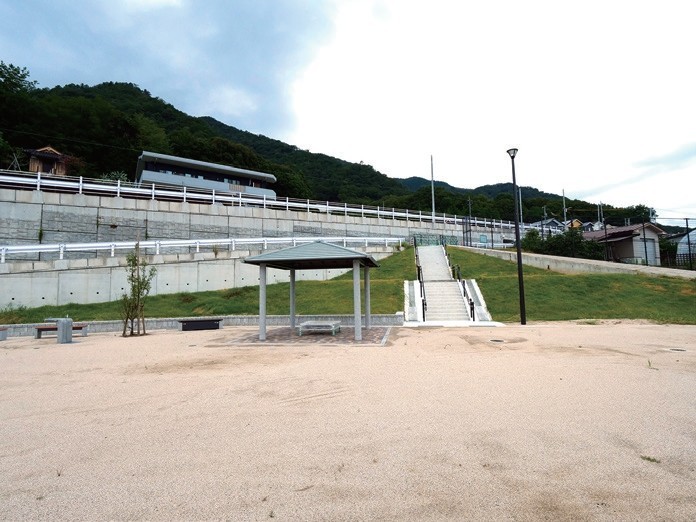 隣接公園と防災東屋