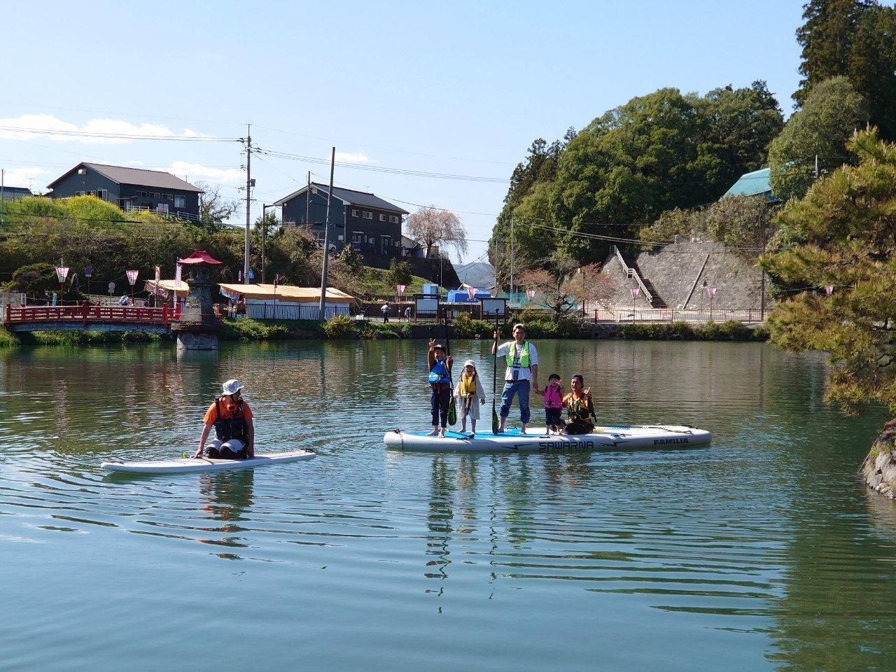 上野池でのSUP体験イベントの様子です。