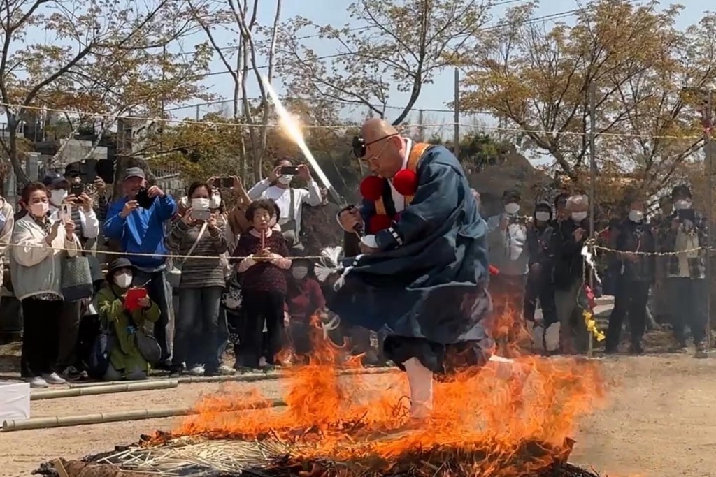 【修縁堂】寺院用仏具 護摩です 銅五色の花 火を恐れません のうまくさん（火渡り修行） | 【公式】広島の観光・旅行情報サイト