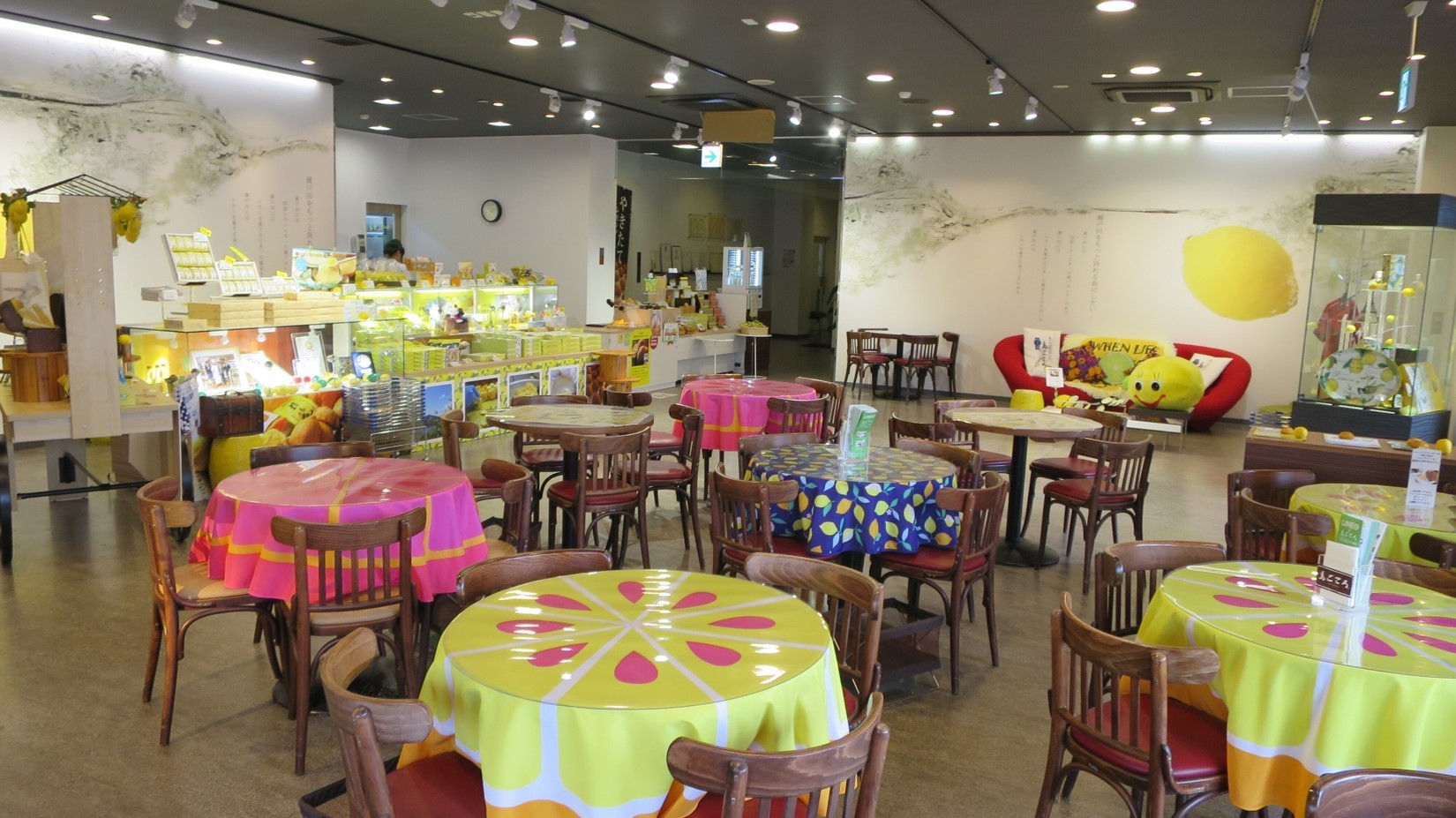 本店内装【写真提供：島ごころ】