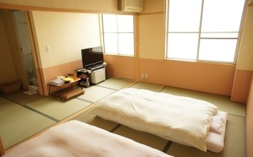 当館で一番広い和室のお部屋です。畳の上でゆっくりと過ごしたい方はこちらのお部屋がおすすめです。